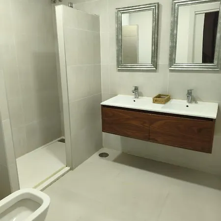 Duplex Carlota- 3-bedroom Duplex For 6 With 3 Bathrooms And Ac